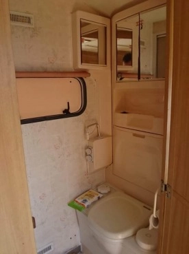                         kemping Fleetwood Colchester 1996 r. dla 4 osób z łóżkiem piętrowym, z łazienką - zdjęcie 6
                        