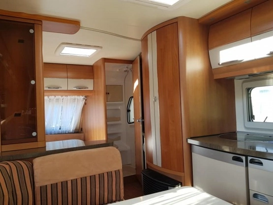                         Hobby la Vita 560 KMFE 2009 - zdjęcie 3
                        