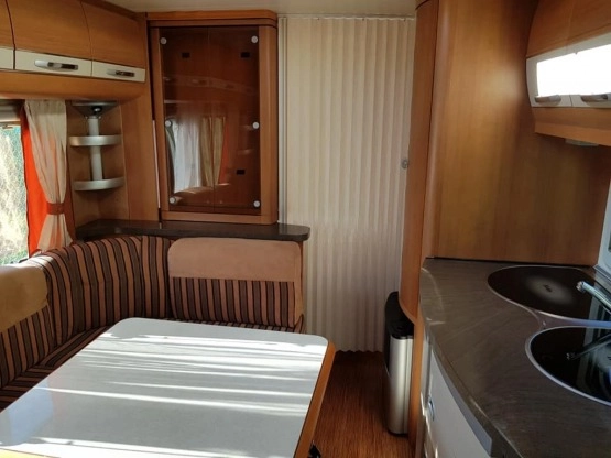                         Hobby la Vita 560 KMFE 2009 - zdjęcie 4
                        