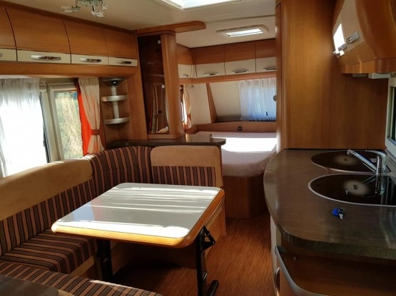                         Hobby la Vita 560 KMFE 2009 - zdjęcie 8
                        