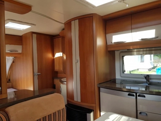                         Hobby la Vita 560 KMFE 2009 - zdjęcie 9
                        