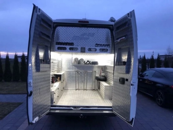                         Kamper Peugeot Boxer - zdjęcie 8
                        