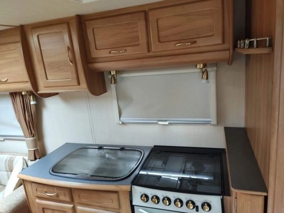                         Przyczepa angielska - zdjęcie 11
                        