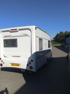                         Przyczepa Compass Liberte 14/2 dla 2-3 osób, super stan, z łazienką! - zdjęcie 6
                        