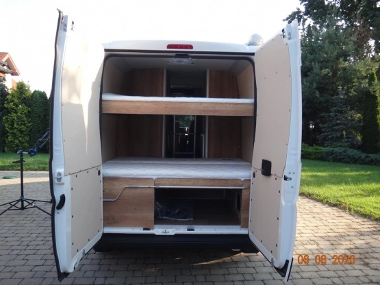                         Nowy kamper 2+2 Peugeot Boxer 2.2 HDi 165KM, panel słoneczny, długość <6m - zdjęcie 10
                        