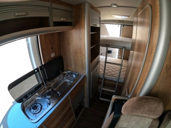                         Nowy kamper 2+2 Peugeot Boxer 2.2 HDi 165KM, panel słoneczny, długość <6m - zdjęcie 5
                        