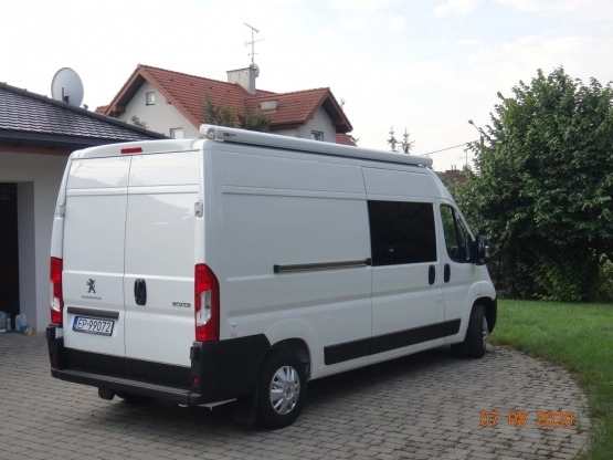                         Nowy kamper 2+2 Peugeot Boxer 2.2 HDi 165KM, panel słoneczny, długość <6m - zdjęcie 8
                        