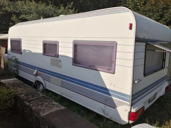                         Sprzedam Przyczepę Kempingowa HOBBY 560VF. Rok prod. 2001 - zdjęcie 1
                        