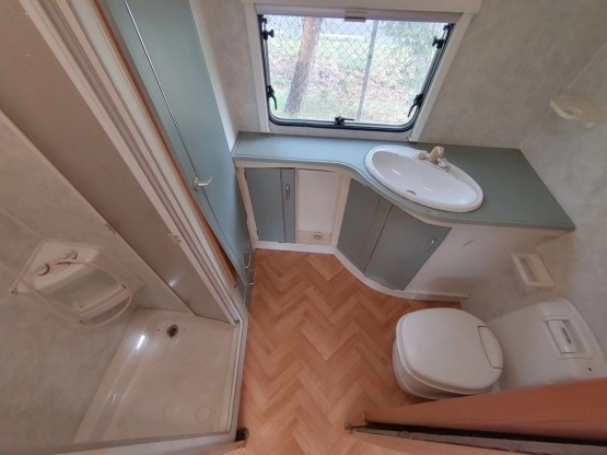                         Mała przyczepa Sterling Europa 460NT idealna dla pary, dla wędkarzy, itd. - zdjęcie 2
                        