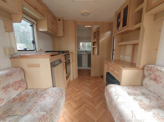                         Mała przyczepa Sterling Europa 460NT idealna dla pary, dla wędkarzy, itd. - zdjęcie 9
                        