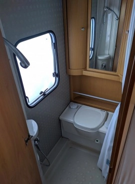                         Przyczepa kempingowa Burstner Ventana 1350 DMC MOVER Gdańsk - zdjęcie 8
                        