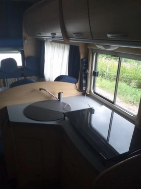                         Kamper Ford Transit Roller Team - zdjęcie 9
                        