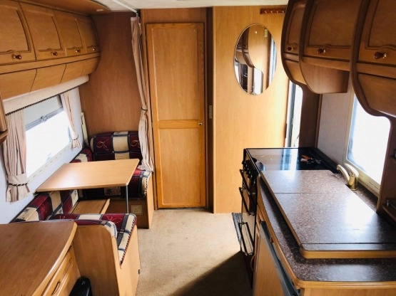                         Sprzedam przyczepę COACHMAN VIP  - zdjęcie 3
                        