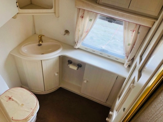                         Sprzedam przyczepę COACHMAN VIP  - zdjęcie 6
                        