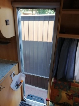                         Dethleffs Camper 1999 r. - zdjęcie 2
                        