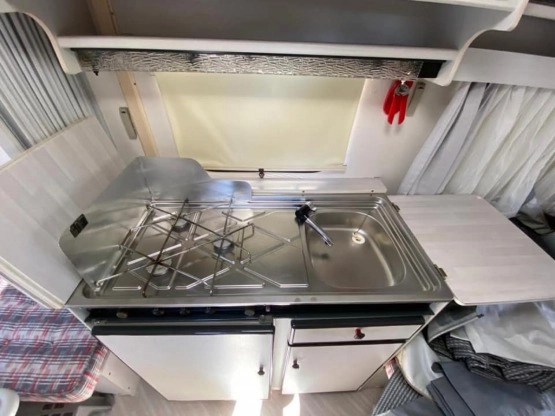                         Przyczepa kempingowa KNAUS SUDWIND 330 - zdjęcie 6
                        