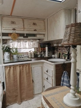                         Jedyna taka prowansalska przyczepa kempingowa  - zdjęcie 10
                        