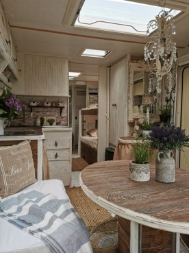                         Jedyna taka prowansalska przyczepa kempingowa  - zdjęcie 1
                        