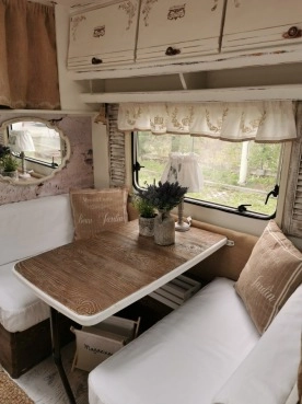                         Jedyna taka prowansalska przyczepa kempingowa  - zdjęcie 9
                        