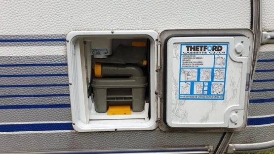                         Przyczepa kempingowa TEC 530 Travel King, 2003 r. - zdjęcie 4
                        