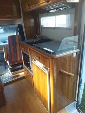                         KAMPER MERCEDES SPRINTER Z ZABUDOWĄ AUTOSTAR 1999 ROK PÓŁINTEGRA. STAN TECH. IDEALNY - zdjęcie 13
                        