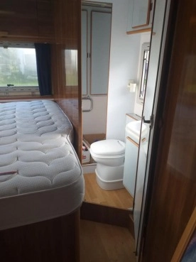                         KAMPER MERCEDES SPRINTER Z ZABUDOWĄ AUTOSTAR 1999 ROK PÓŁINTEGRA. STAN TECH. IDEALNY - zdjęcie 2
                        