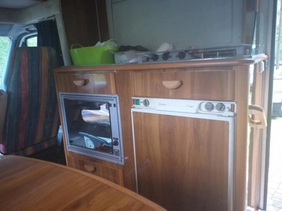                         KAMPER MERCEDES SPRINTER Z ZABUDOWĄ AUTOSTAR 1999 ROK PÓŁINTEGRA. STAN TECH. IDEALNY - zdjęcie 5
                        