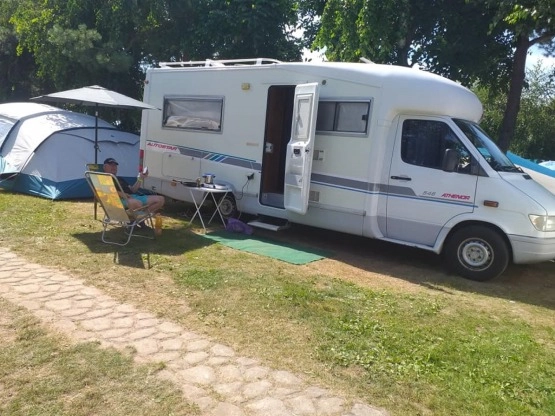                         KAMPER MERCEDES SPRINTER Z ZABUDOWĄ AUTOSTAR 1999 ROK PÓŁINTEGRA. STAN TECH. IDEALNY - zdjęcie 7
                        