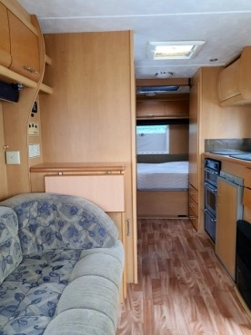                         Compass Rallye 4,5 osób Fajny rozkład przedsionek/namiot Duża łazienka Zarejestrowana - zdjęcie 10
                        