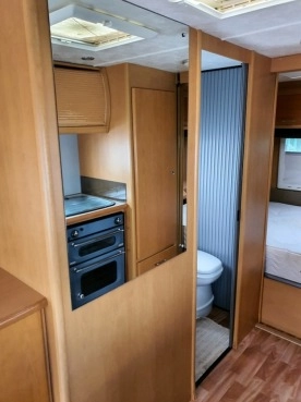                         Compass Rallye 4,5 osób Fajny rozkład przedsionek/namiot Duża łazienka Zarejestrowana - zdjęcie 8
                        