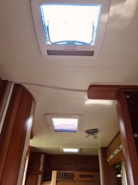                         Przyczepa Hobby 560 kmfe 560 La Vita 2009 r. - zdjęcie 2
                        