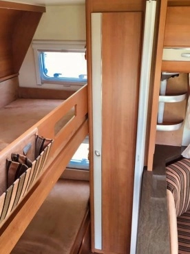                         Przyczepa Hobby 560 kmfe 560 La Vita 2009 r. - zdjęcie 30
                        