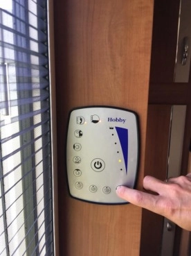                         Przyczepa Hobby 560 kmfe 560 La Vita 2009 r. - zdjęcie 33
                        