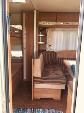                         Przyczepa Hobby 560 kmfe 560 La Vita 2009 r. - zdjęcie 4
                        