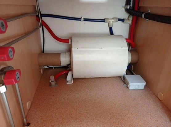                         Chateau Calista 390, rok 2000 - zdjęcie 15
                        