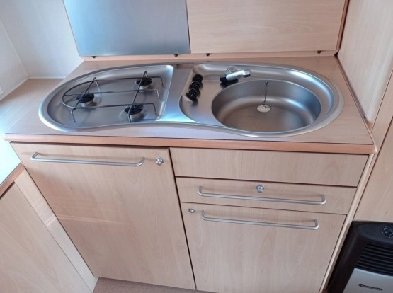                         Chateau Calista 390, rok 2000 - zdjęcie 4
                        