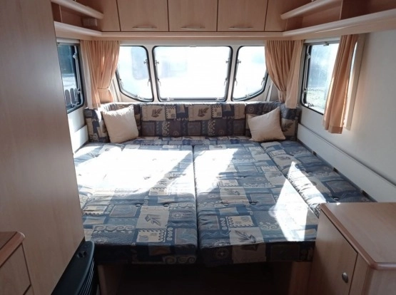                         Chateau Calista 390, rok 2000 - zdjęcie 9
                        