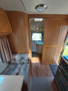                         Przyczepa kempingowa Elddis Typhoon GTX - zdjęcie 4
                        