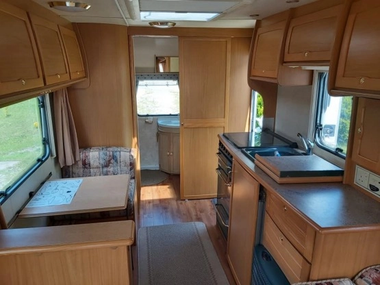                         Przyczepa kempingowa Elddis Typhoon GTX - zdjęcie 5
                        