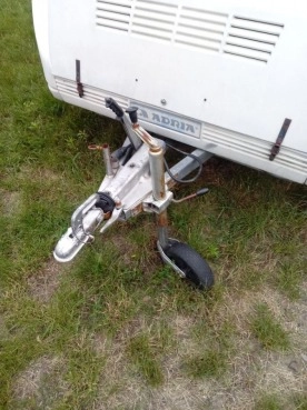                         Przyczepa kempingowa ADRIA OPTIMA 1989 r. - zdjęcie 9
                        