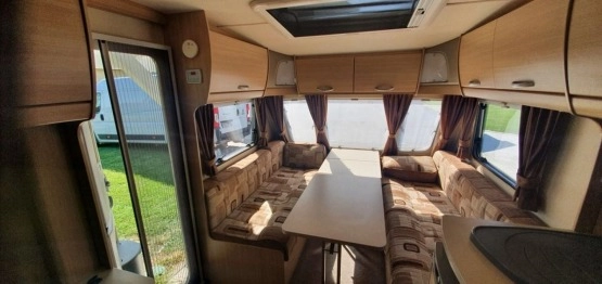                         Czysta i pachnąca przyczepa Abbey Vogue 2 620 - zdjęcie 8
                        