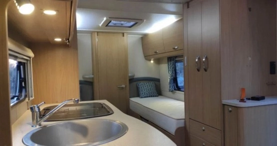                         Przyczepa Compass Corona 580 z 2014 r. - zdjęcie 10
                        