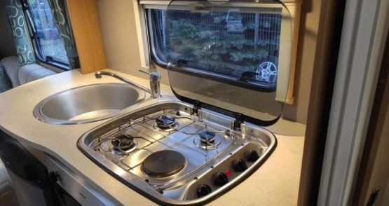                         Przyczepa Compass Corona 580 z 2014 r. - zdjęcie 11
                        