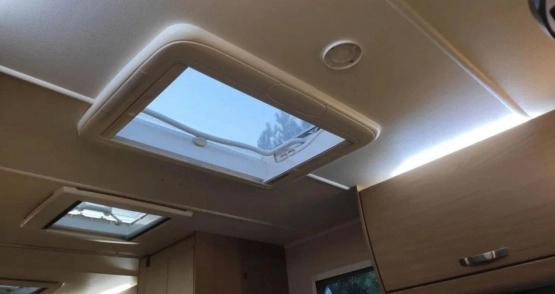                         Przyczepa Compass Corona 580 z 2014 r. - zdjęcie 16
                        