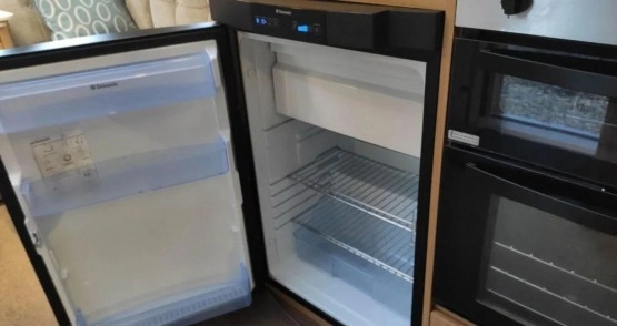                         Przyczepa Compass Corona 580 z 2014 r. - zdjęcie 17
                        