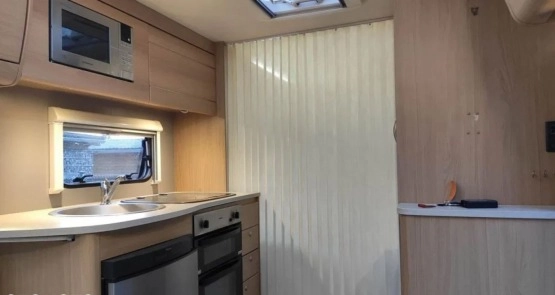                         Przyczepa Compass Corona 580 z 2014 r. - zdjęcie 19
                        