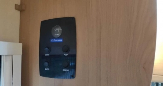                         Przyczepa Compass Corona 580 z 2014 r. - zdjęcie 31
                        