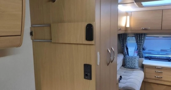                         Przyczepa Compass Corona 580 z 2014 r. - zdjęcie 39
                        