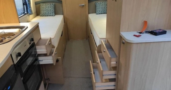                         Przyczepa Compass Corona 580 z 2014 r. - zdjęcie 8
                        