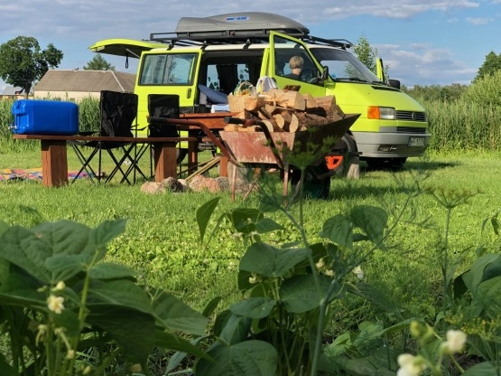                         Nie kamper ale spać można i pysznie jeździ VW Multivan 92' - zdjęcie 2
                        